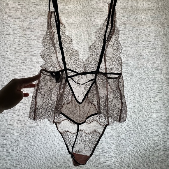 Victoria Secret Lace Teddy Lingerie - Picture 2 of 4